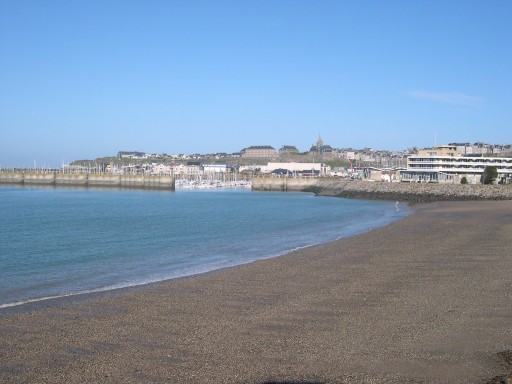  plage non loin du port